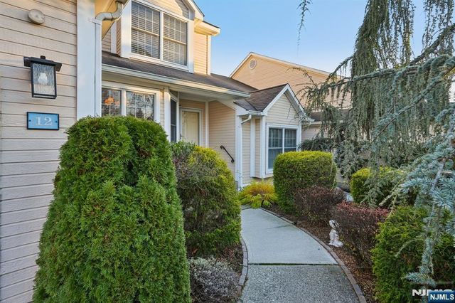 12 Hadley Lane, Wayne, NJ 07470