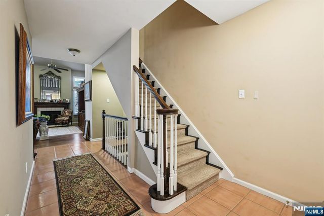 12 Hadley Lane, Wayne, NJ 07470