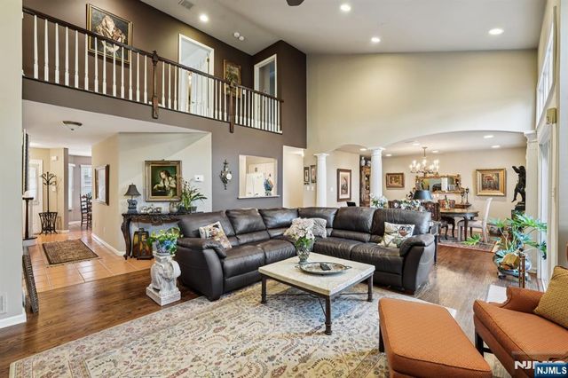 12 Hadley Lane, Wayne, NJ 07470