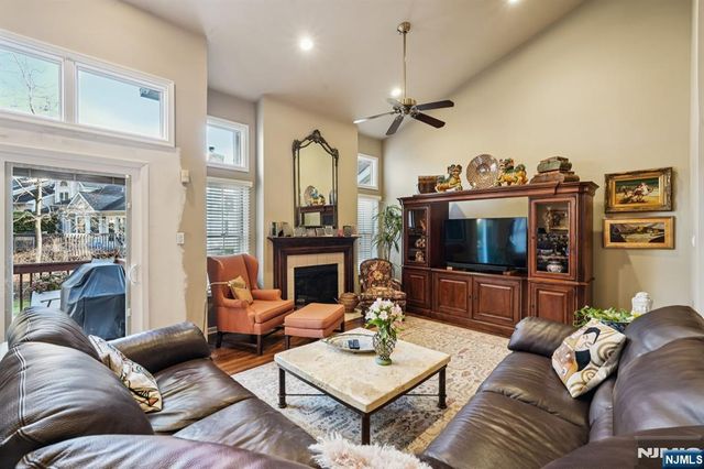 12 Hadley Lane, Wayne, NJ 07470