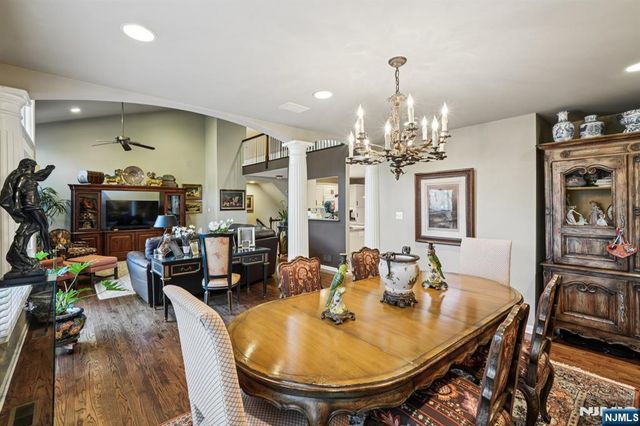 12 Hadley Lane, Wayne, NJ 07470