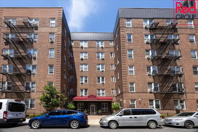 64-85 Saunders Street A8, Rego Park, NY 11374