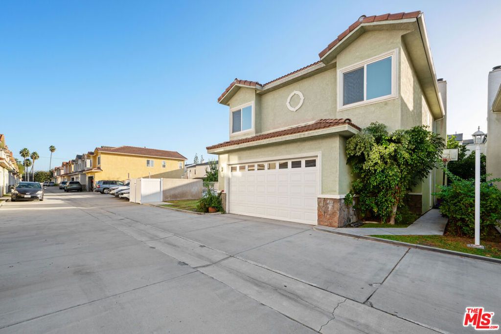 18930 Sherman Way 18, Reseda, CA 91335 — photo 2