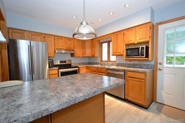 120 Arlington Road, Lake Ronkonkoma, NY 11779