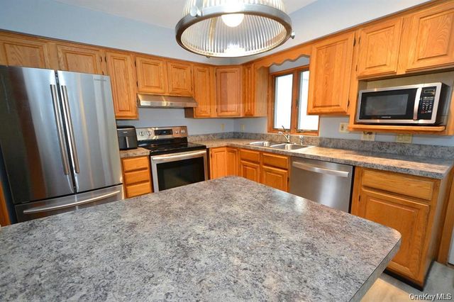 120 Arlington Road, Lake Ronkonkoma, NY 11779