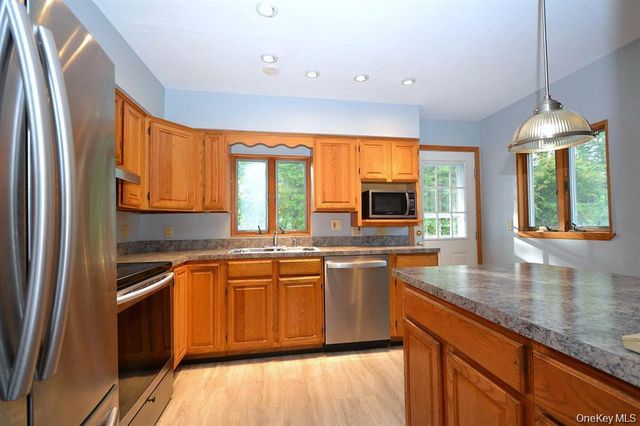 120 Arlington Road, Lake Ronkonkoma, NY 11779