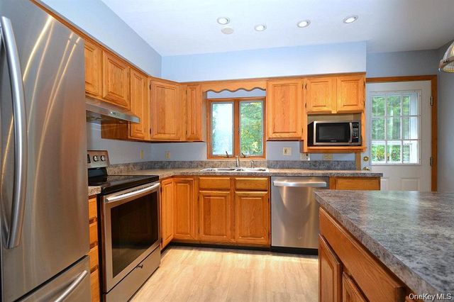 120 Arlington Road, Lake Ronkonkoma, NY 11779