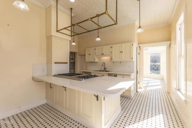 201 Orange Grove Avenue, South Pasadena, CA 91030