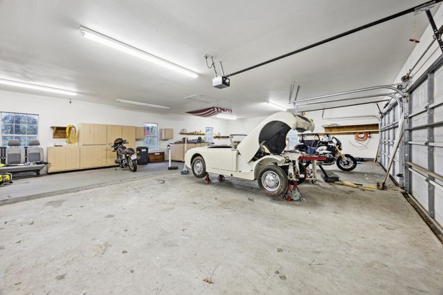 222 Pony Express DR, Smithville, TX 78957