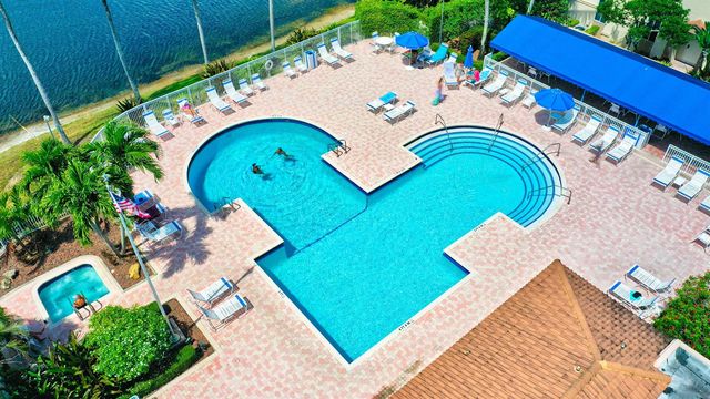 6770 Via Regina, Boca Raton, FL 33433