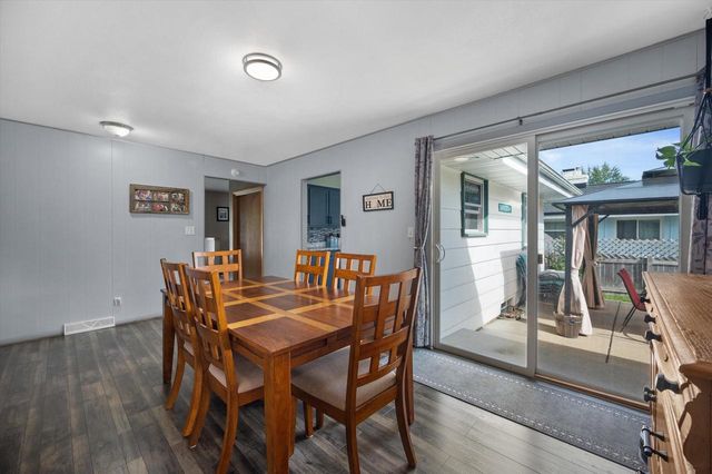 9537 W Sarasota PLACE, Wauwatosa, WI 53222