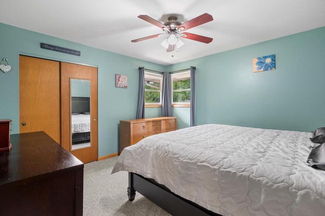 9537 W Sarasota PLACE, Wauwatosa, WI 53222