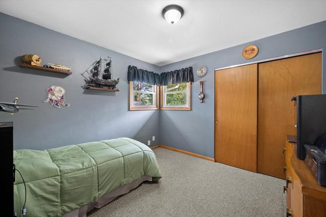 9537 W Sarasota PLACE, Wauwatosa, WI 53222