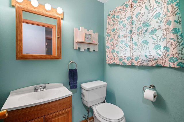 9537 W Sarasota PLACE, Wauwatosa, WI 53222