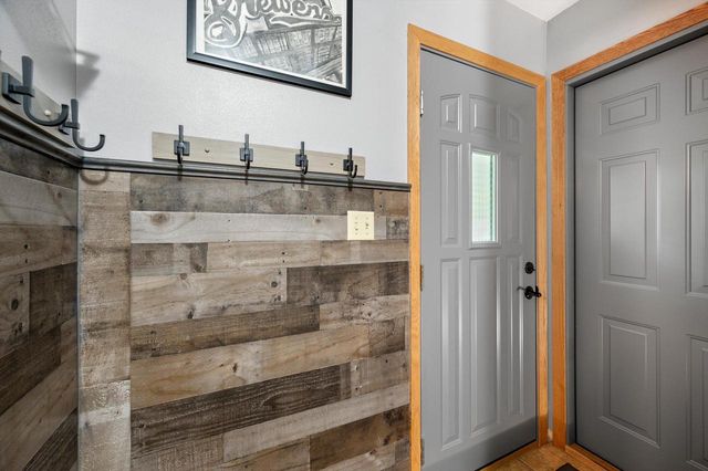9537 W Sarasota PLACE, Wauwatosa, WI 53222
