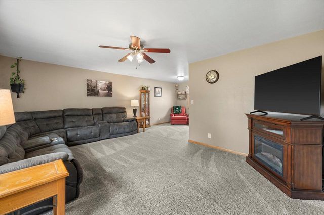 9537 W Sarasota PLACE, Wauwatosa, WI 53222