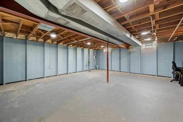9537 W Sarasota PLACE, Wauwatosa, WI 53222