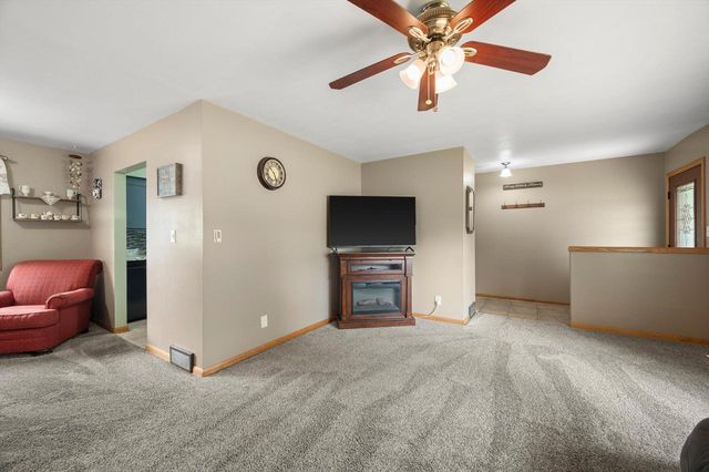 9537 W Sarasota PLACE, Wauwatosa, WI 53222
