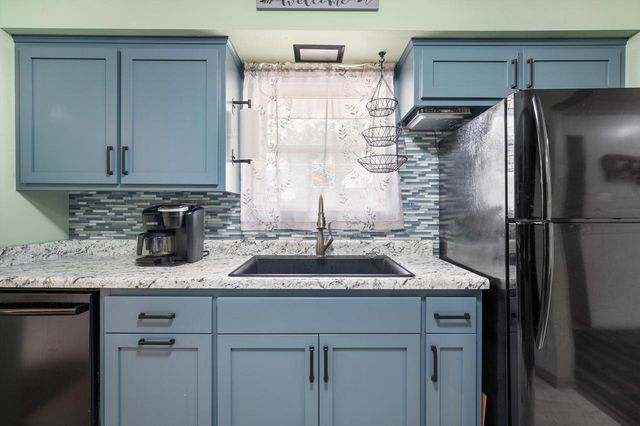 9537 W Sarasota PLACE, Wauwatosa, WI 53222