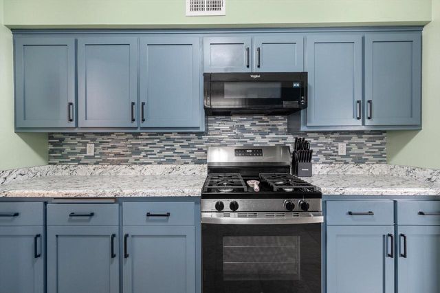 9537 W Sarasota PLACE, Wauwatosa, WI 53222