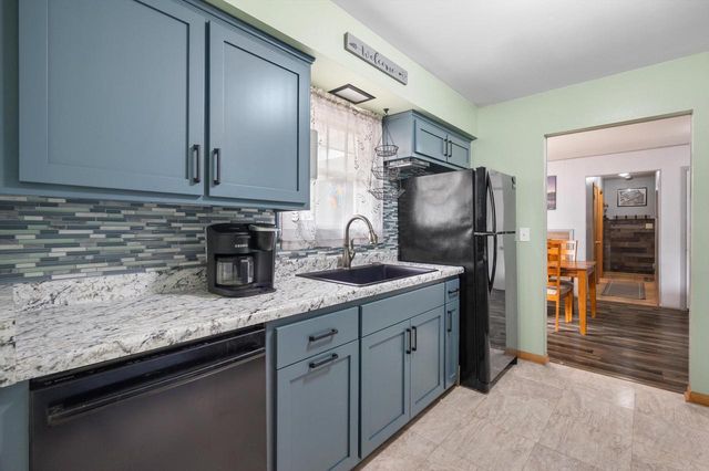9537 W Sarasota PLACE, Wauwatosa, WI 53222