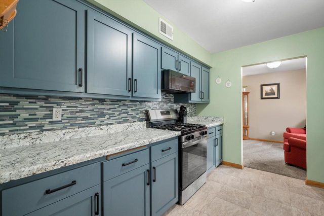 9537 W Sarasota PLACE, Wauwatosa, WI 53222