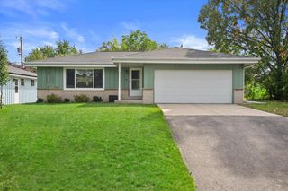 9537 W Sarasota PLACE, Wauwatosa, WI 53222