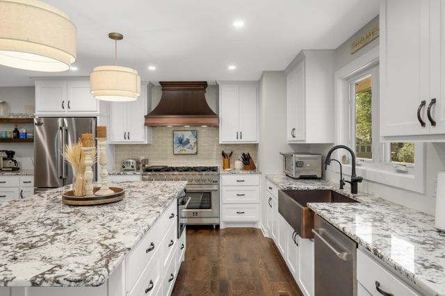 2615 Garland Lane N, Plymouth, MN 55447