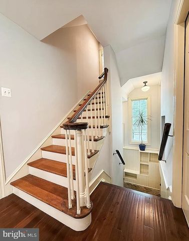 195 MIDFIELD RD, Ardmore, PA 19003