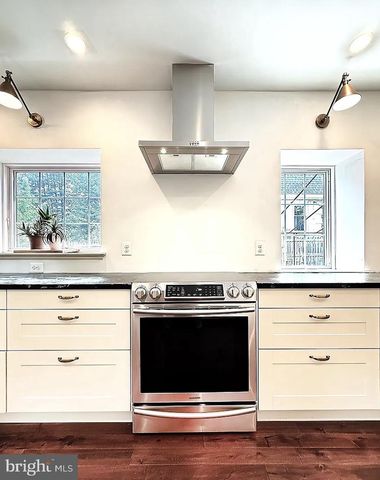 195 MIDFIELD RD, Ardmore, PA 19003