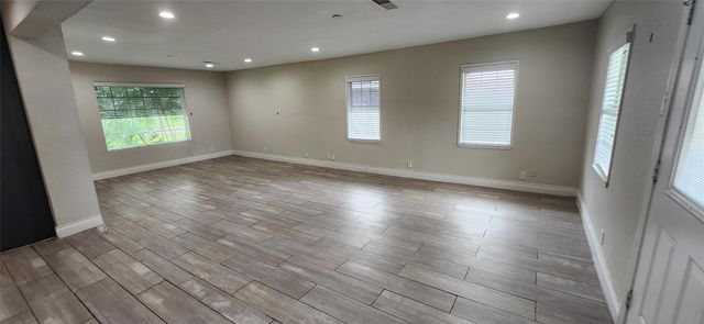 5655 Meadow Creek Lane, Houston, TX 77017