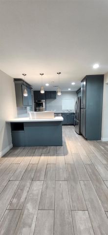 5655 Meadow Creek Lane, Houston, TX 77017