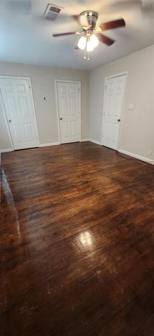 5655 Meadow Creek Lane, Houston, TX 77017