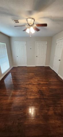 5655 Meadow Creek Lane, Houston, TX 77017