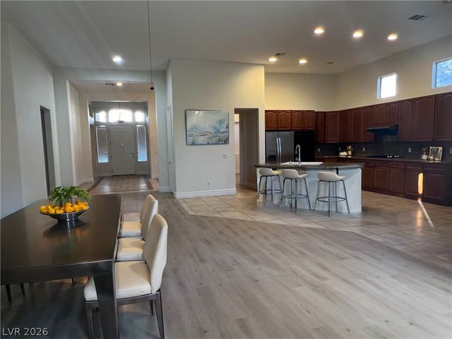 321 Angels Trace Court, Las Vegas, NV 89148