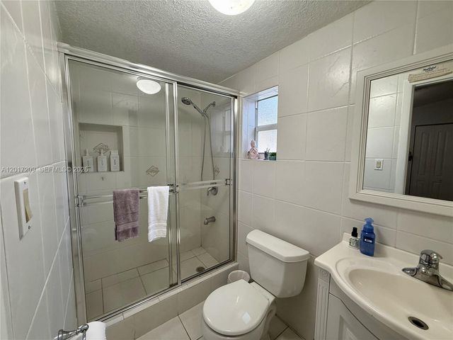280 NE 173rd St, North Miami Beach, FL 33162