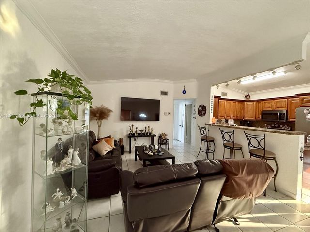280 NE 173rd St, North Miami Beach, FL 33162