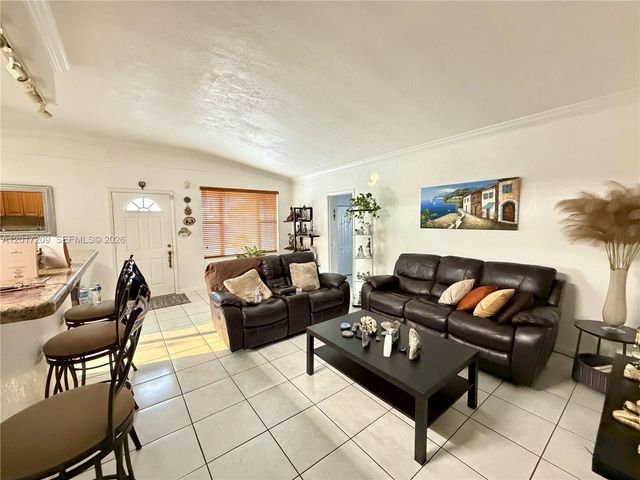 280 NE 173rd St, North Miami Beach, FL 33162