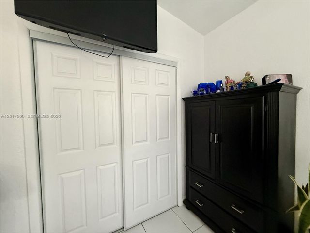 280 NE 173rd St, North Miami Beach, FL 33162