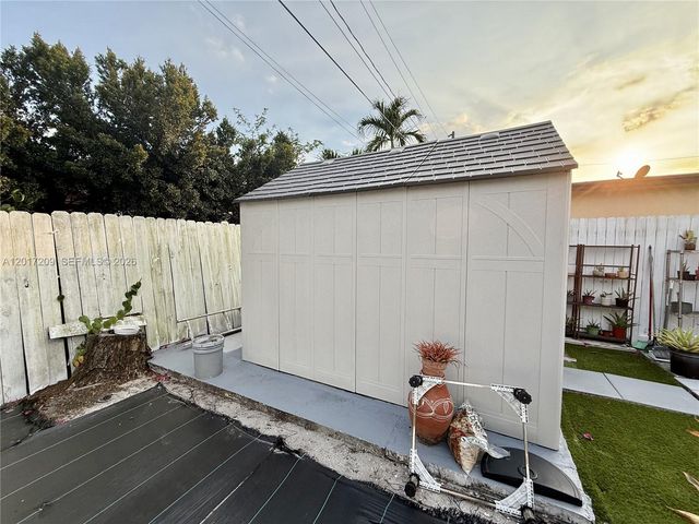 280 NE 173rd St, North Miami Beach, FL 33162
