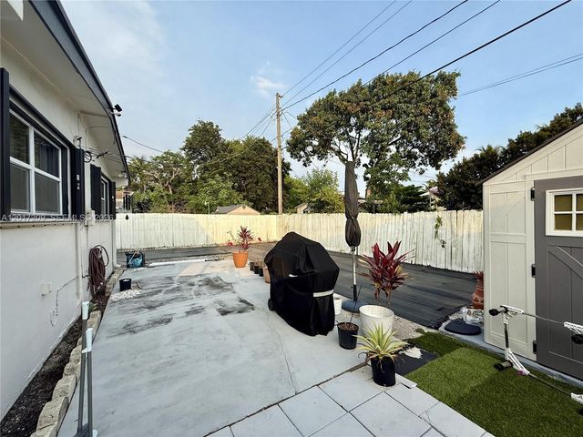 280 NE 173rd St, North Miami Beach, FL 33162