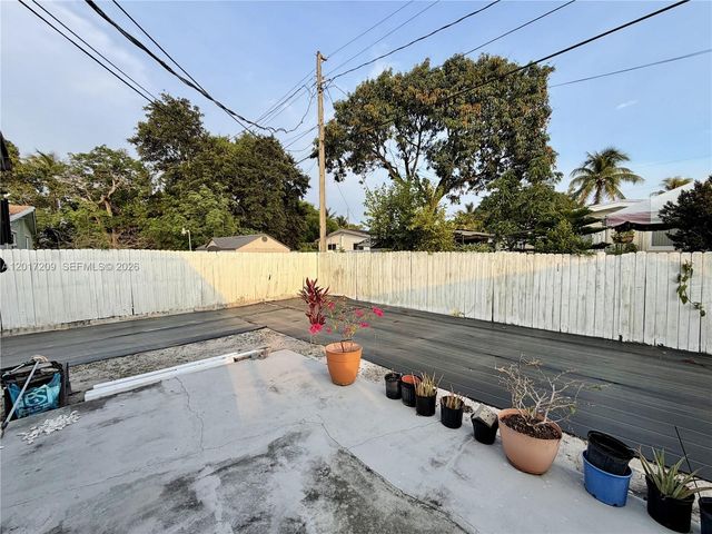 280 NE 173rd St, North Miami Beach, FL 33162