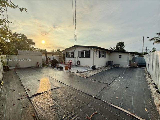280 NE 173rd St, North Miami Beach, FL 33162