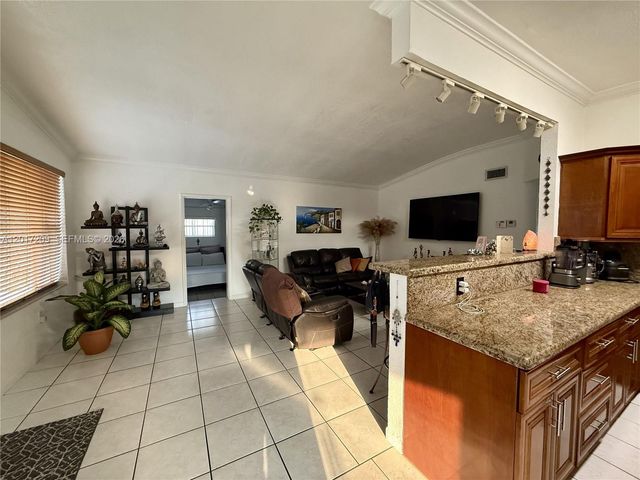 280 NE 173rd St, North Miami Beach, FL 33162