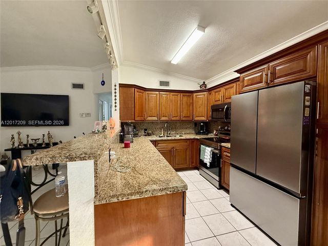 280 NE 173rd St, North Miami Beach, FL 33162