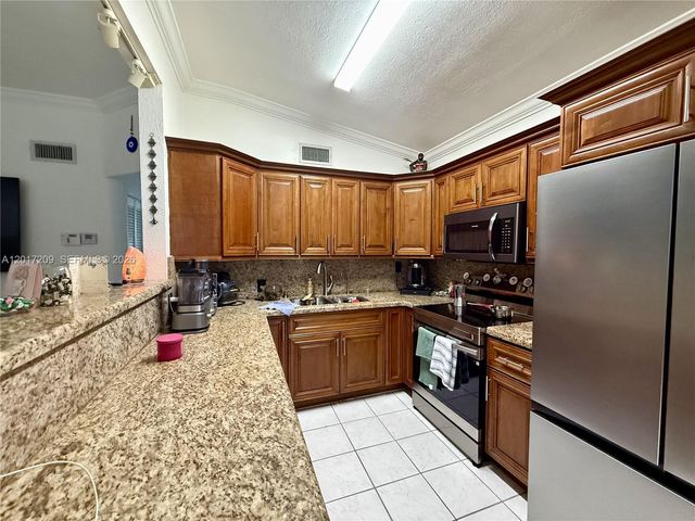 280 NE 173rd St, North Miami Beach, FL 33162