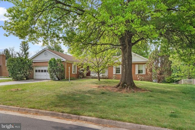 3342 FERN HOLLOW PL, Herndon, VA 20171