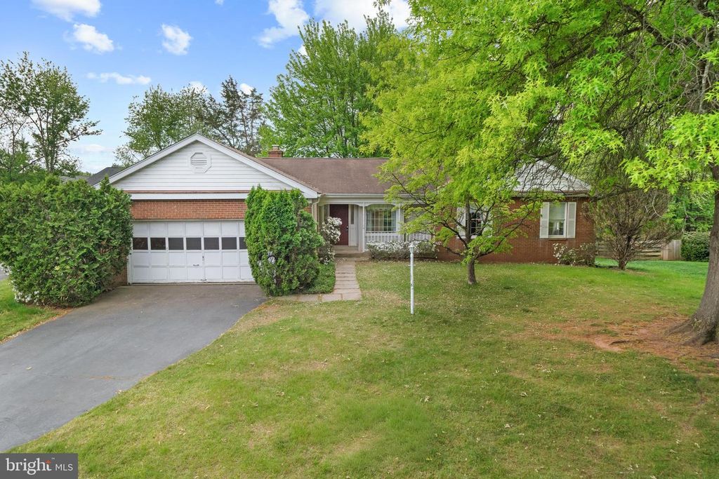 3342 FERN HOLLOW PL, Herndon, VA 20171