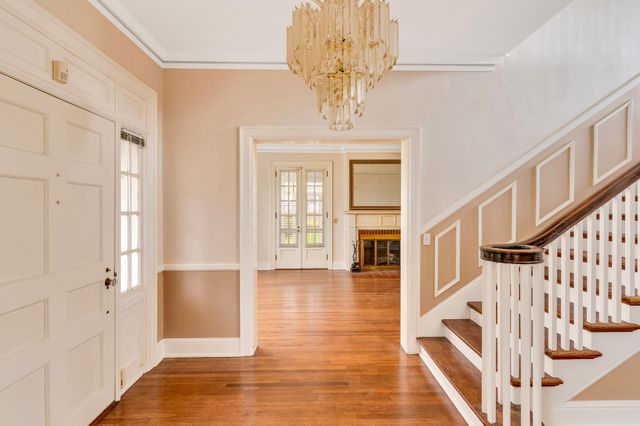 212 S Crest Road, Chattanooga, TN 37404