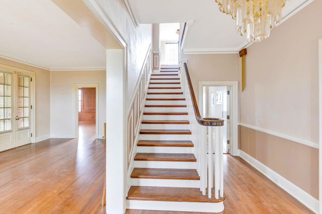 212 S Crest Road, Chattanooga, TN 37404